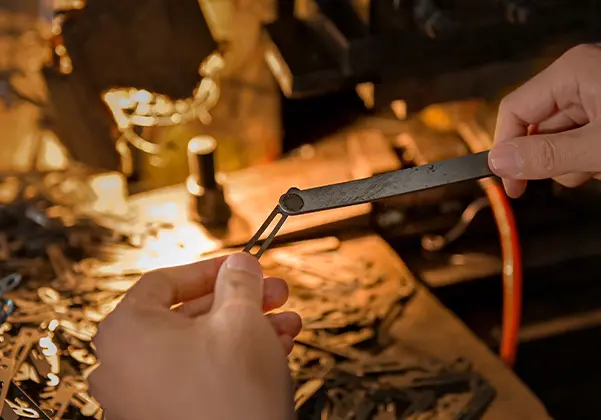 The Production Process of a Folding Knife, Shieldon