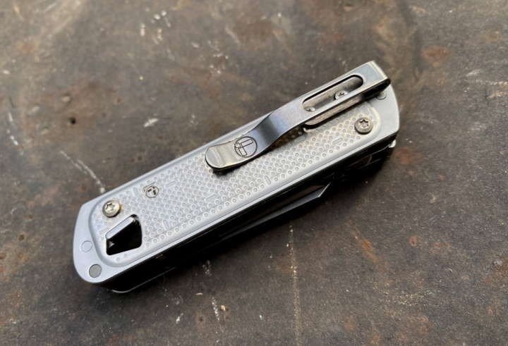 Army knife type multi-tool &#8220;FREE T4&#8221; made by Leatherman seriously., Shieldon