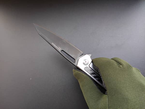 Echemos un vistazo a estos dos cuchillos plegables. , Escudo