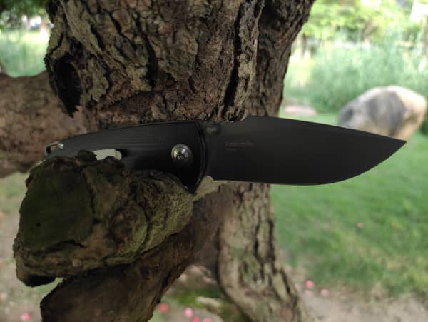 Survival Folding Knives Vs. Bushcraft Knives, Shieldon