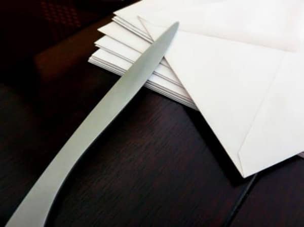 A paper knife that can cut not only envelopes but also cardboard and cardboard, Shieldon