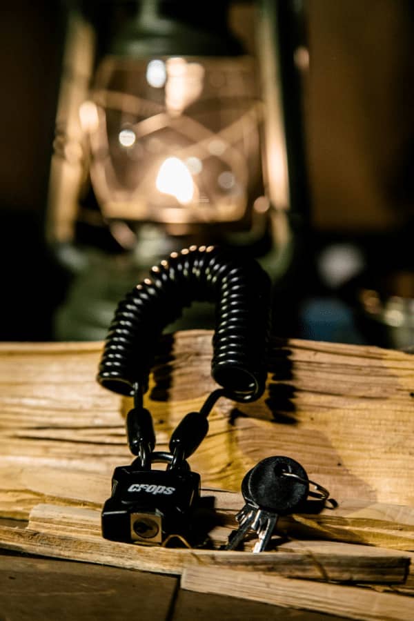 Crops products such as the innovative carabiner “ELK” with a lock make an outstanding performance in the outdoor scene!, Shieldon