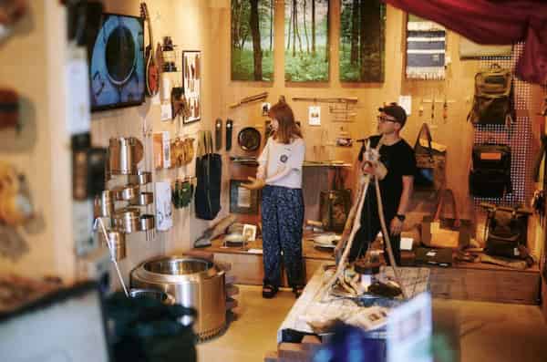 4 types de lames seulement ? Introduction au Bushcraft par Misa Kimura , Shieldon