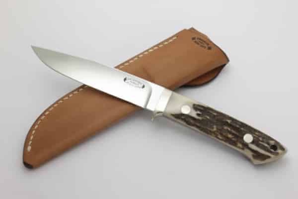 4 types de lames seulement ? Introduction au Bushcraft par Misa Kimura , Shieldon