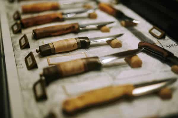 4 types de lames seulement ? Introduction au Bushcraft par Misa Kimura , Shieldon