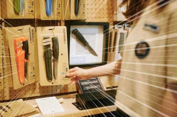 4 types de lames seulement ? Introduction au Bushcraft par Misa Kimura , Shieldon