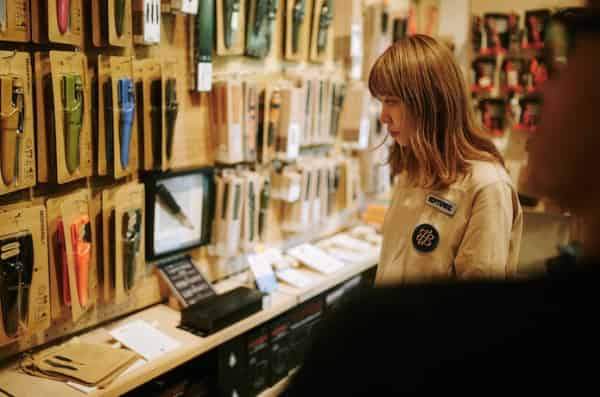 4 types de lames seulement ? Introduction au Bushcraft par Misa Kimura , Shieldon