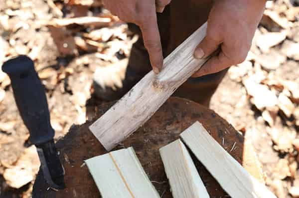 Connaissance de base des couteaux utiles pour le camping, enseignée par l'évangéliste Mora Shuhei Nagano. , Shieldon