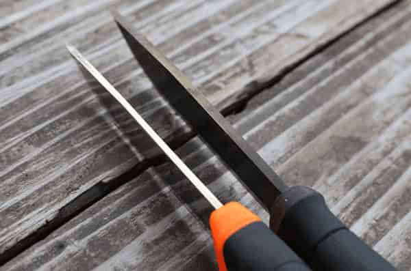 Connaissance de base des couteaux utiles pour le camping, enseignée par l'évangéliste Mora Shuhei Nagano. , Shieldon