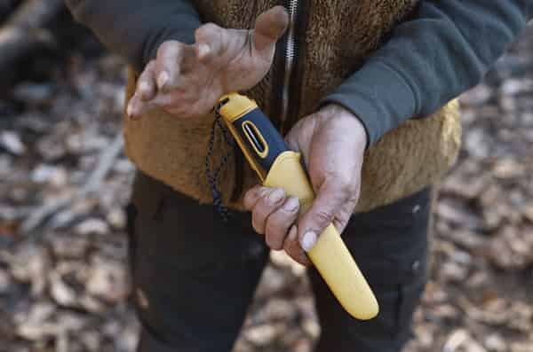 Connaissance de base des couteaux utiles pour le camping, enseignée par l'évangéliste Mora Shuhei Nagano. , Shieldon