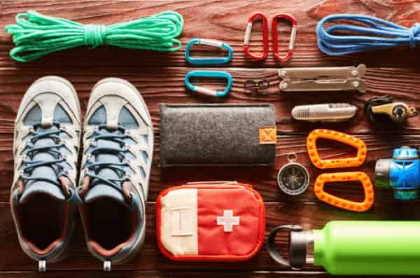 Violazione della legge sulle armi da fuoco e sulle spade con un coltello da campeggio? 10 cose a cui devi stare attento in macchina , Shieldone