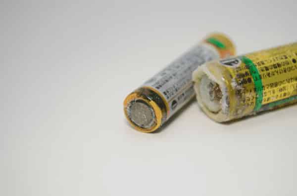 Violazione della legge sulle armi da fuoco e sulle spade con un coltello da campeggio? 10 cose a cui devi stare attento in macchina , Shieldone