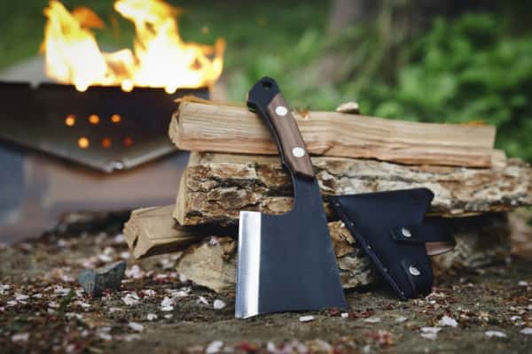"Kapak Api Taki", sebuah ono khusus untuk unggun api, dilahirkan. Salah satu yang terbaik untuk membuat memotong kayu selesa dan selamat , Shieldon
