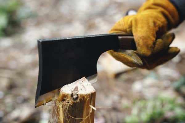 "Kapak Api Taki", sebuah ono khusus untuk unggun api, dilahirkan. Salah satu yang terbaik untuk membuat memotong kayu selesa dan selamat , Shieldon