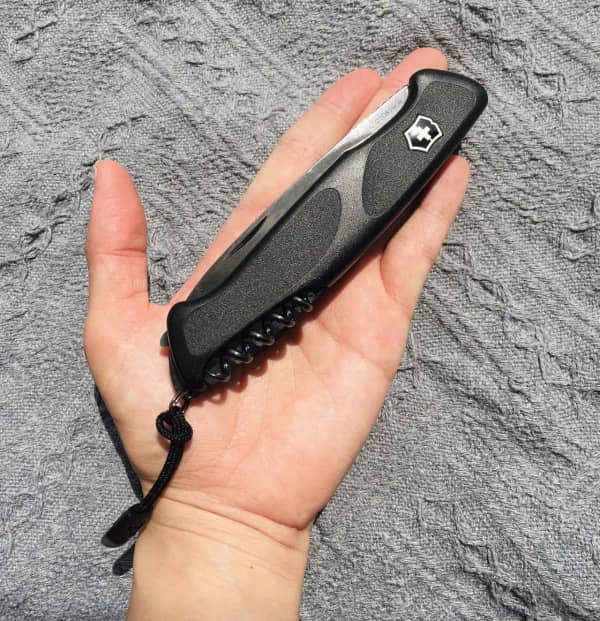 Victorinox’s multi-tool knife We compared 3 types of “Onyx Black Collection” with outstanding luxury!, Shieldon