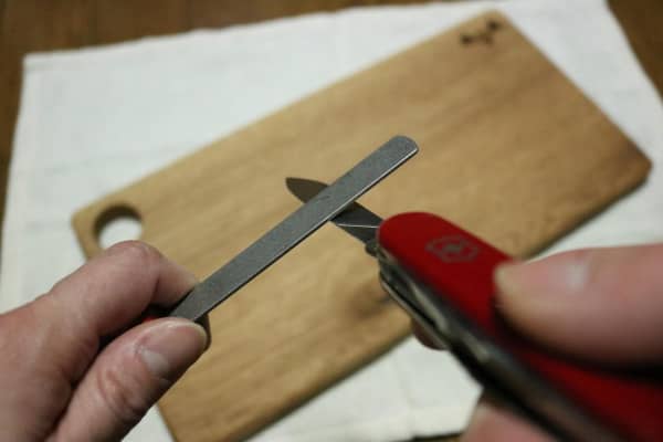 Revive the sharpness of knives and multi-tools! Review of Victorinox’s “Diamond Sharpener”, Shieldon