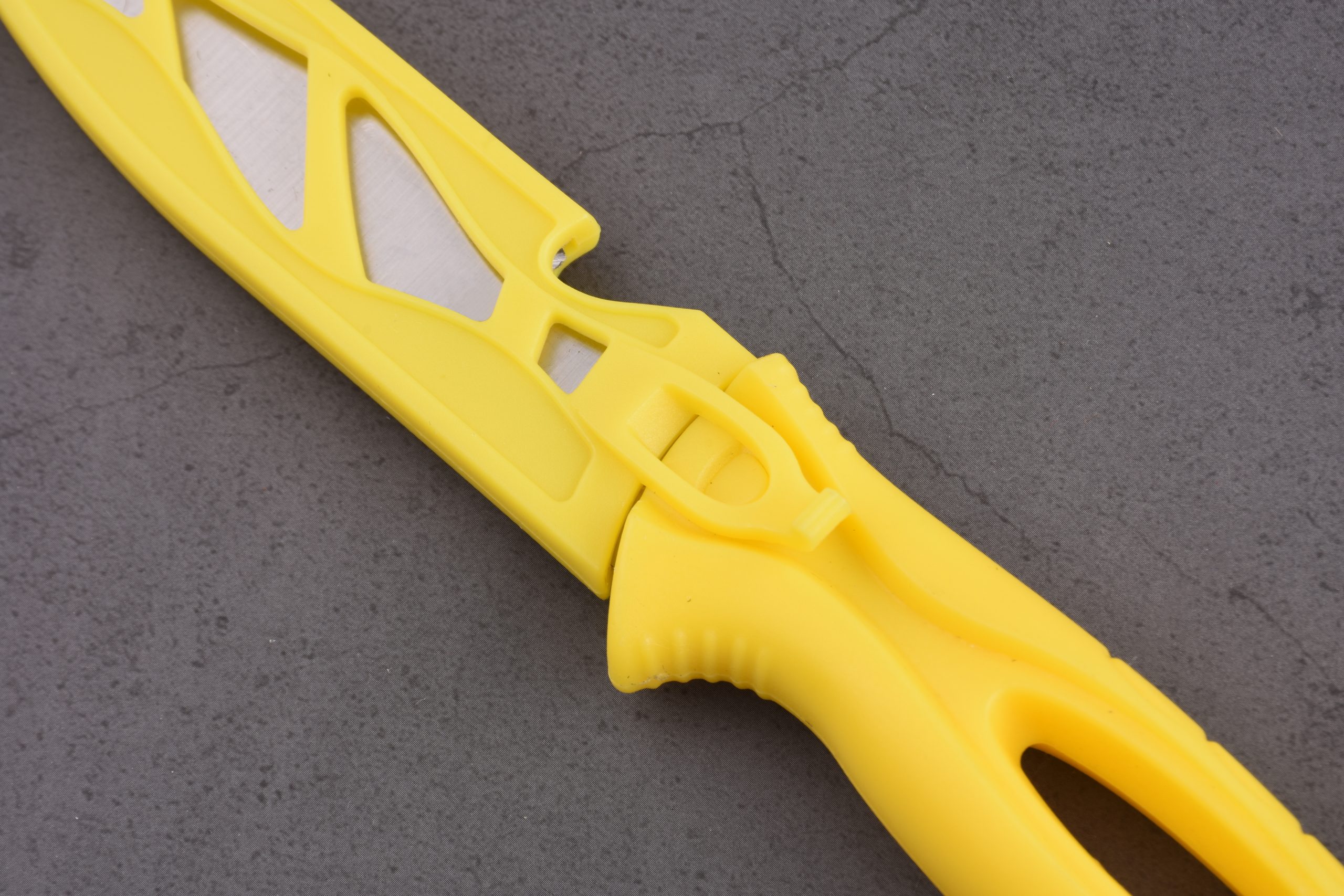 Coltello da pesca fisso OEM 3Cr13 lama manico in PP con guaina in PP giallo FX-22652-A