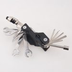 Großhandel EDC 22 in 1 multifunktionales abnehmbares Fahrradreparaturwerkzeug aus Kunststoff im Freien MC-PL-133A