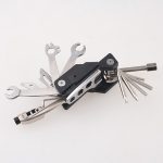 Großhandel EDC 22 in 1 multifunktionales abnehmbares Fahrradreparaturwerkzeug aus Kunststoff im Freien MC-PL-133A