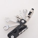 Großhandel EDC 22 in 1 multifunktionales abnehmbares Fahrradreparaturwerkzeug aus Kunststoff im Freien MC-PL-133A