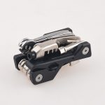 Großhandel EDC 22 in 1 multifunktionales abnehmbares Fahrradreparaturwerkzeug aus Kunststoff im Freien MC-PL-133A