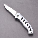 Coltelli pieghevoli OEM lama seghettata manico in alluminio scheletrato opzione multi-grafica JLD-20263