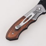 Couteaux pliants OEM lame noircie couleur acier inoxydable manche en bois bouton de pouce ouvert FR-0515