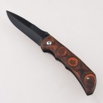 Couteaux pliants OEM manche en bois de couleur des deux côtés goujon de pouce lame de swedge noircie FR-0519