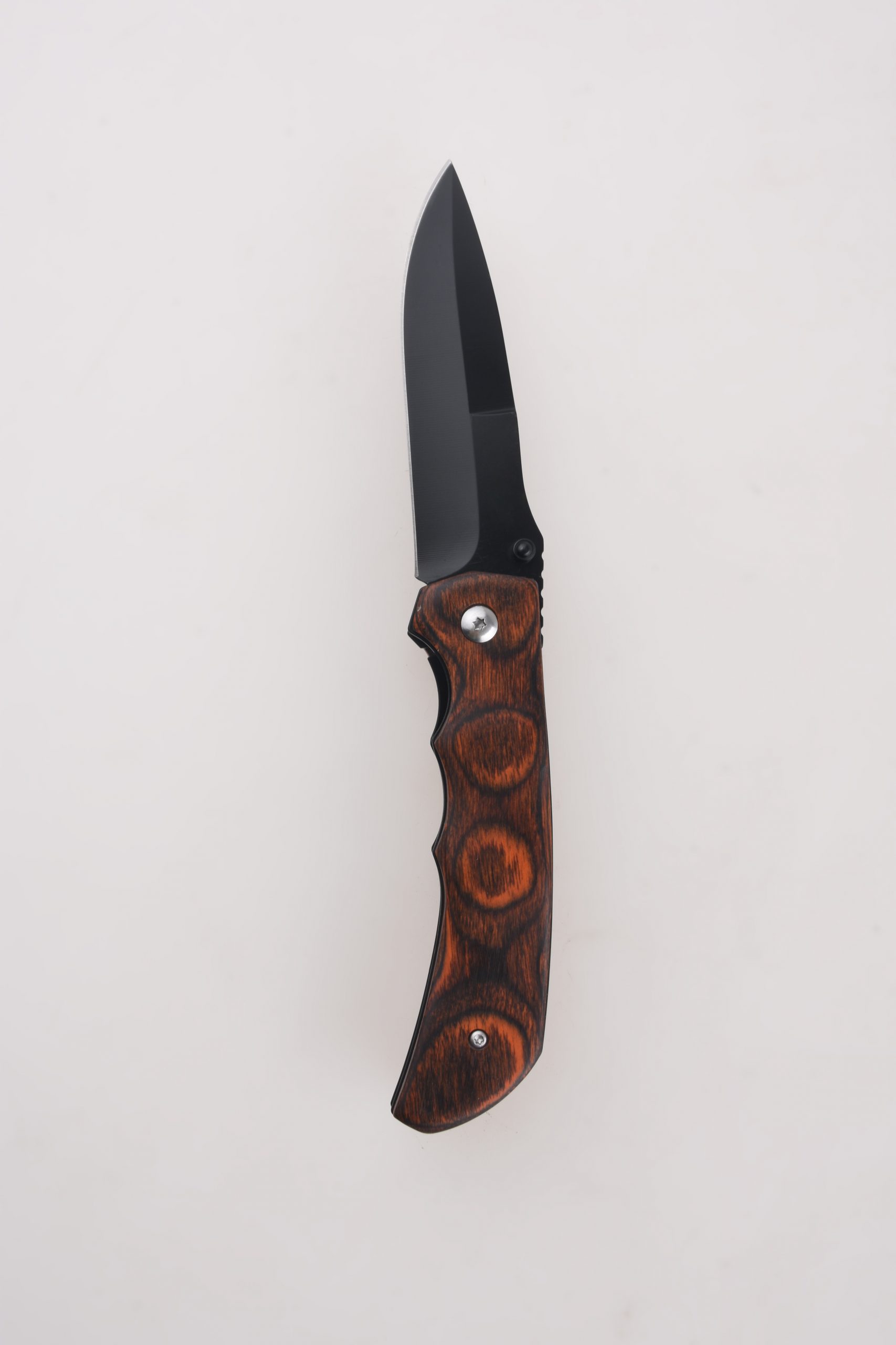 Couteaux pliants OEM manche en bois de couleur des deux côtés goujon de pouce lame de swedge noircie FR-0519