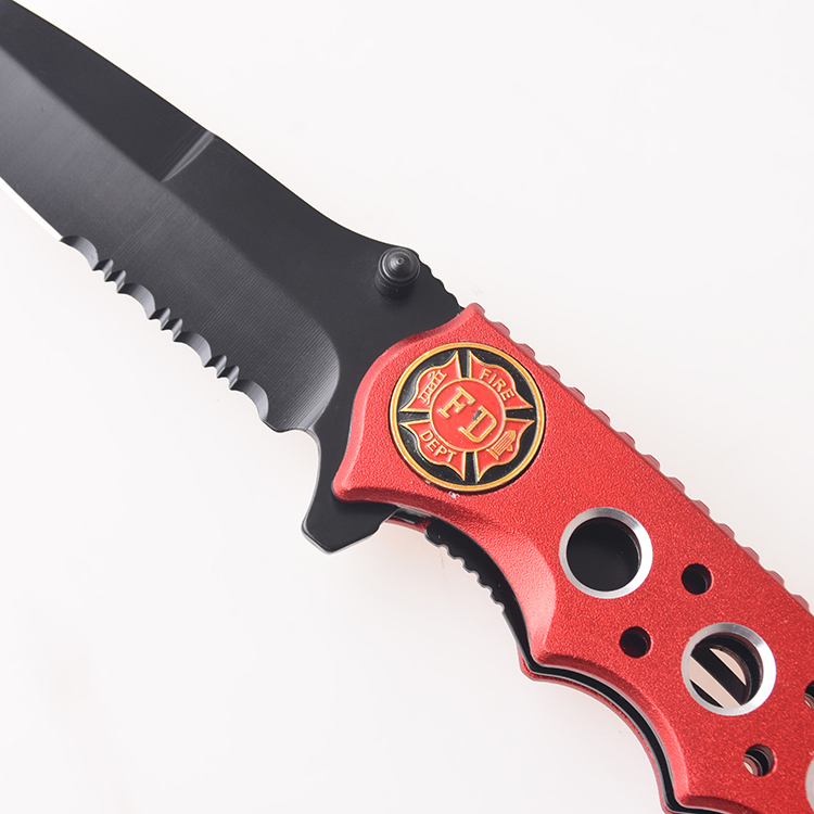 Pisau lipat OEM pemotong kawat kehidupan palu pisau semi bergerigi merah cladding handle FR-0507
