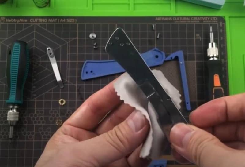 Guida informativa su come smontare il coltello antipioggia Shieldon MP01A , Shieldon