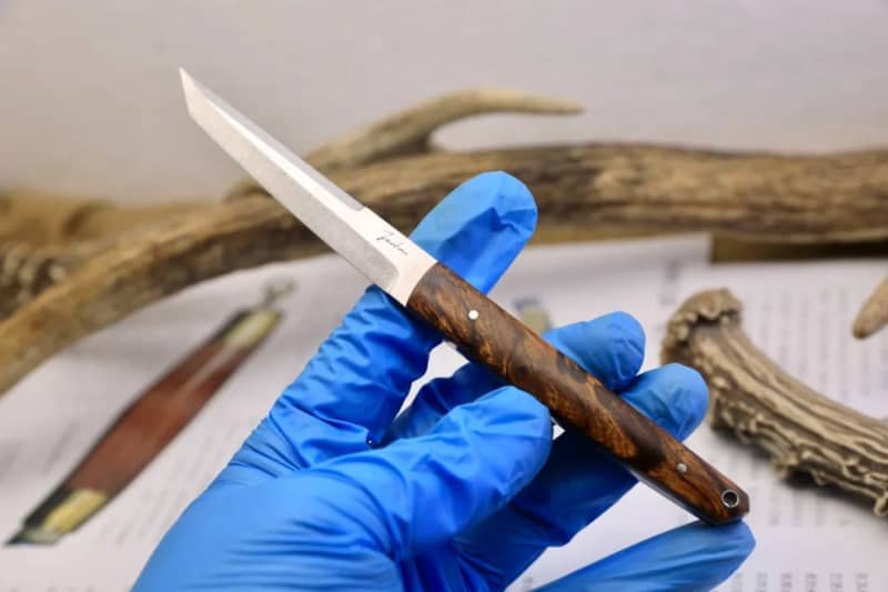 Parliamo della manutenzione invernale dei manici dei coltelli: corna, legno, denti di mammut , Shieldon