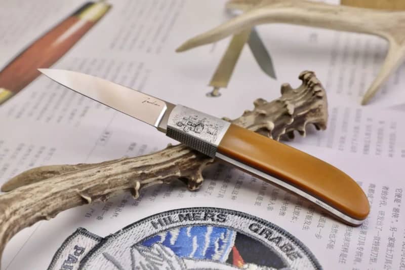 Parliamo della manutenzione invernale dei manici dei coltelli: corna, legno, denti di mammut , Shieldon